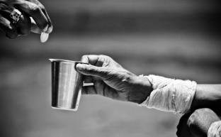 Чиновники наживаются на 45−55-летних обнищавших россиянах