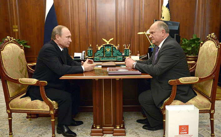 Г.А. Зюганов предложил В.В. Путину отставить правительство Д.А. Медведева и передал президенту фильм телеканала КПРФ «Красная линия»