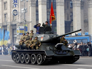 Этот День Победы снова порохом пропах...