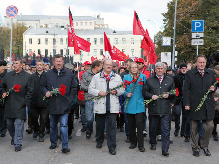 В Москве прошли митинг и шествие памяти событий октября 1993 года