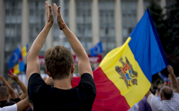Участники протестов в Кишиневе пикетируют резиденцию президента страны